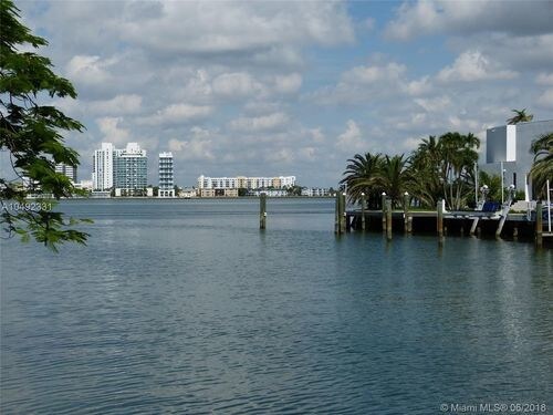 2233 Calais Dr in Miami Beach, FL - Building Photo