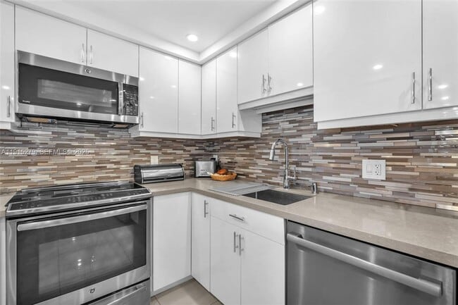 property at 3507 Oaks Way