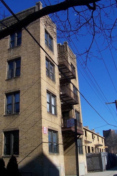 1256-1258 Central Ave in Far Rockaway, NY - Building Photo