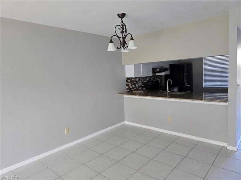2660 Kings Lake Blvd in Naples, FL - Building Photo