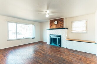 1490 Brady Ave in Burton, MI - Foto de edificio - Building Photo