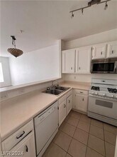 7173 S Durango Dr in Las Vegas, NV - Building Photo - Building Photo