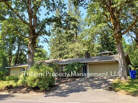12424 SW Lesser Rd in Portland, OR - Building Photo