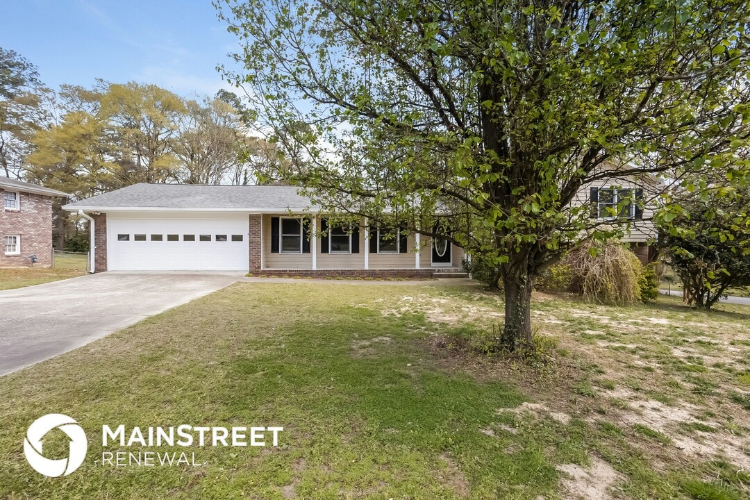 680 N Kingsley Dr in Lithia Springs, GA - Building Photo