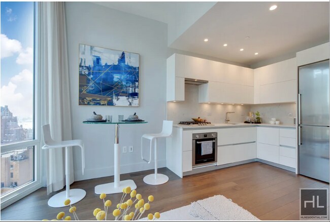 East 44th Street, Unit 35G in New York, NY - Foto de edificio - Building Photo