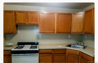 512 Milford St in Brooklyn, NY - Building Photo - Building Photo