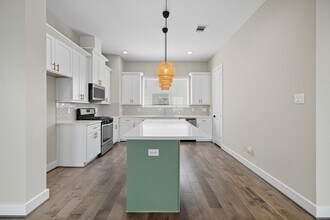8307 Brecha Ln in Houston, TX - Building Photo - Building Photo