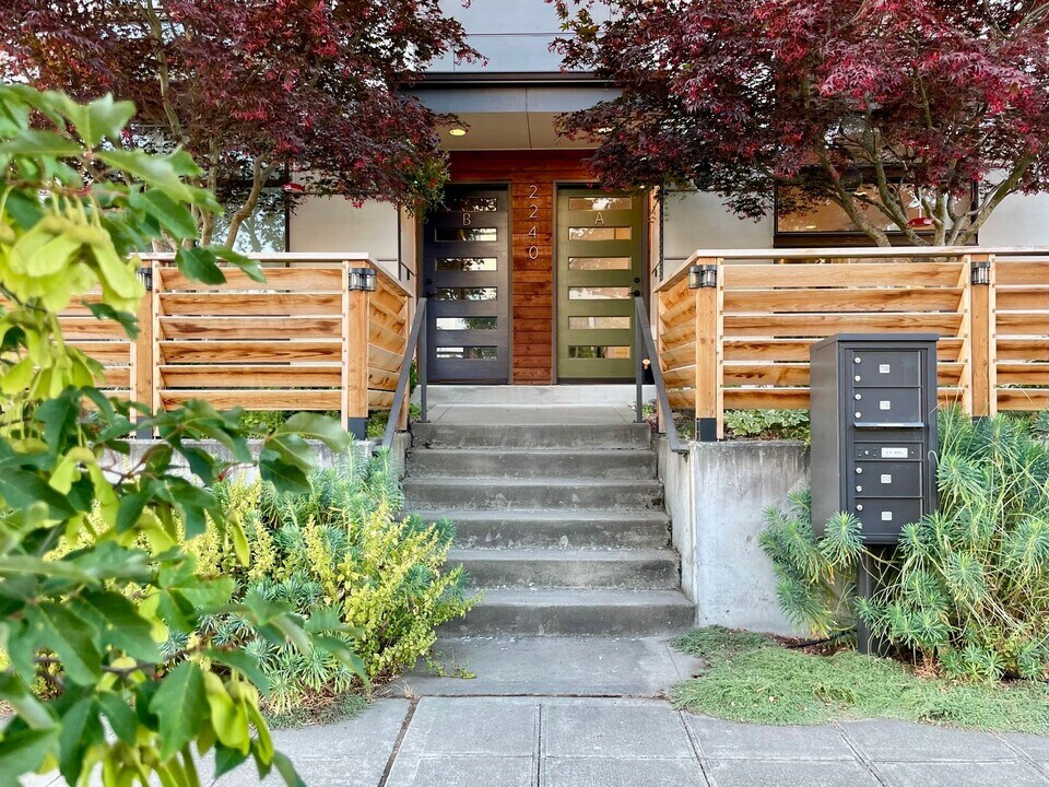 2240 NW 62nd St in Seattle, WA - Building Photo