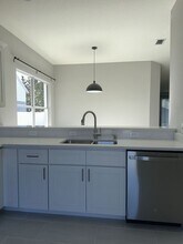 1329 Avonwood Ct in Lutz, FL - Building Photo - Building Photo