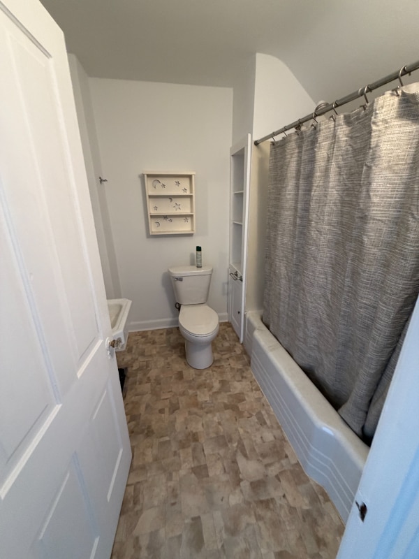 731 Wisconsin Ave, Unit Unit 2 in Beloit, WI - Building Photo - Building Photo