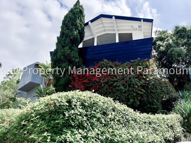 420 N Skyewiay Rd in Los Angeles, CA - Building Photo - Building Photo