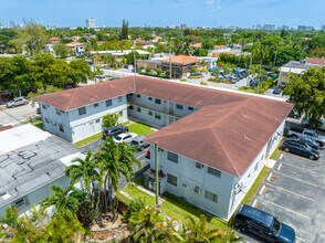 3255 W Flagler St in Miami, FL - Building Photo - Primary Photo