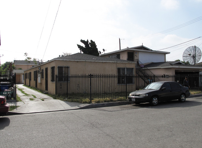 12230-34 Peach St in Lynwood, CA - Foto de edificio - Building Photo