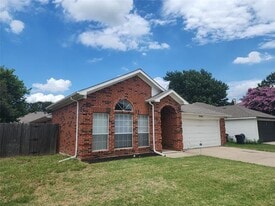 3608 Garden Springs Dr in Fort Worth, TX - Building Photo