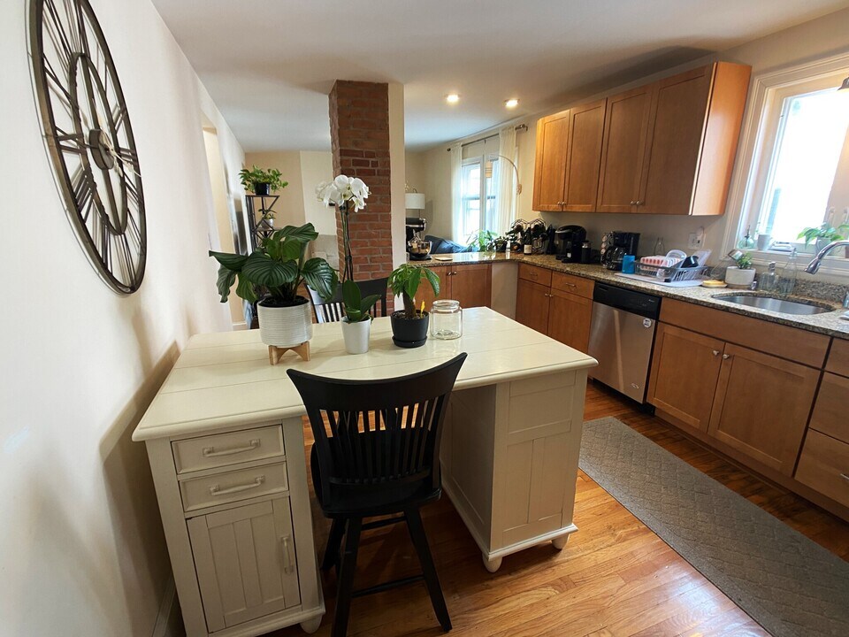 78 Ten Hills Rd, Unit 1 in Somerville, MA - Foto de edificio