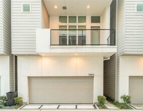 5869 E Post Oak Ln in Houston, TX - Building Photo - Building Photo