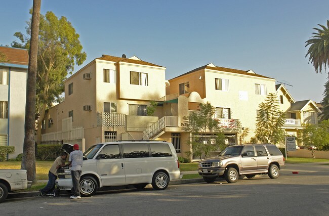 Saint Andrews Apartments in Los Angeles, CA - Building Photo - Building Photo