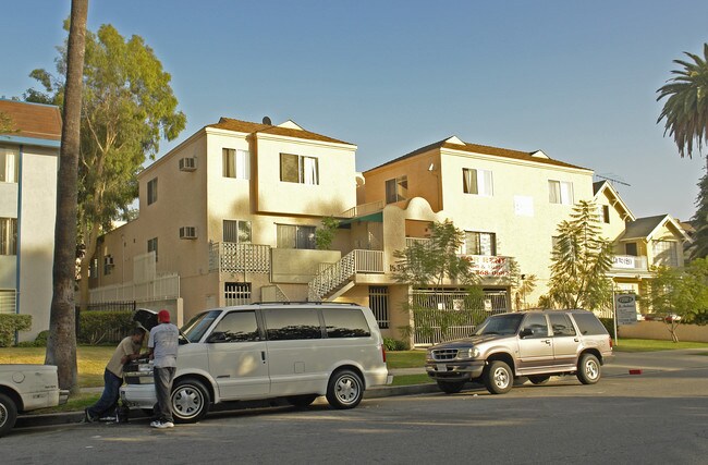 Saint Andrews Apartments in Los Angeles, CA - Foto de edificio - Building Photo