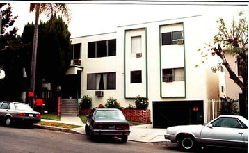 Laurel Apartments in West Hollywood, CA - Foto de edificio - Building Photo