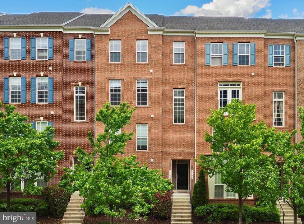 2304 Merseyside Dr in Leesylvania, VA - Building Photo