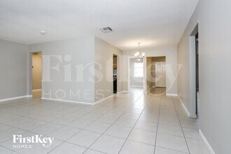 7401 NW 58th St in Tamarac, FL - Building Photo - Building Photo