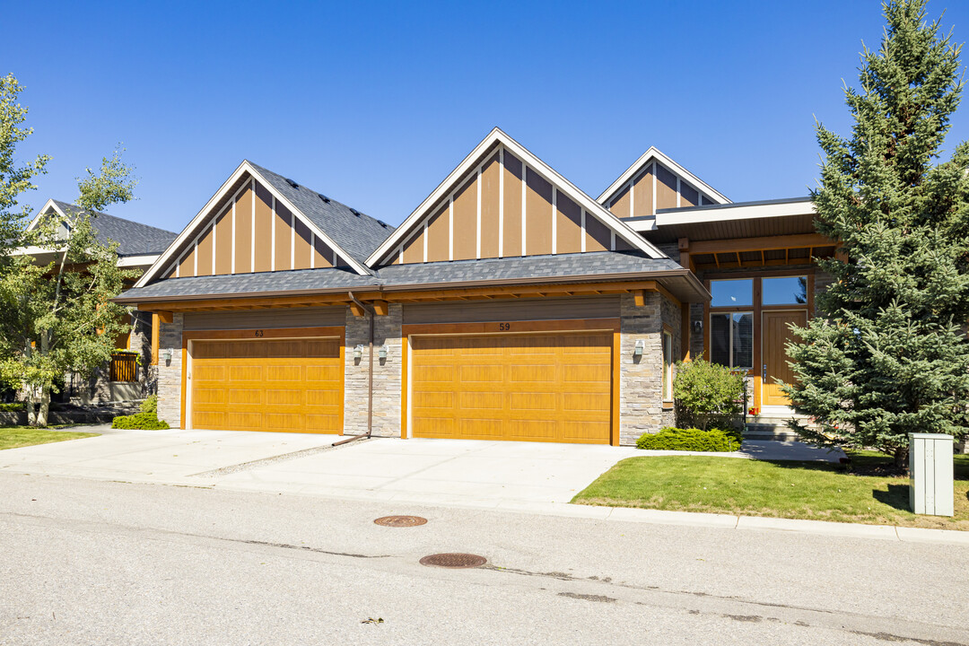 Montreaux Villas in Calgary, AB - Building Photo