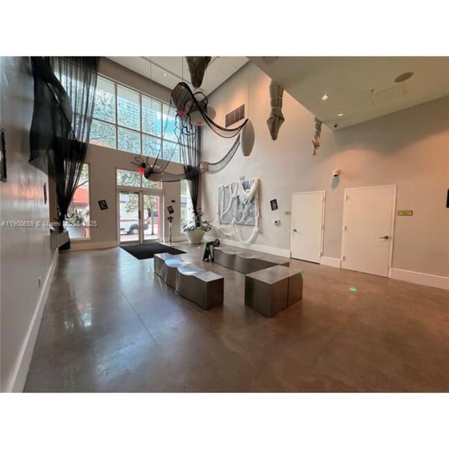 133 NE 2nd Ave in Miami, FL - Foto de edificio - Building Photo