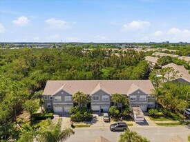 752 Vallance Way NE in St. Petersburg, FL - Building Photo