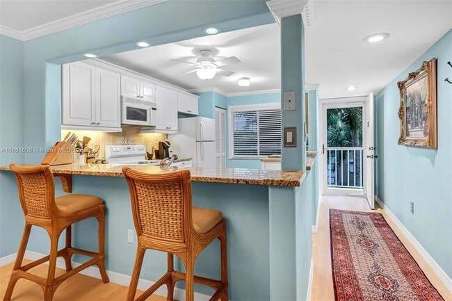 3041 Sandpiper Bay Cir, Unit 201 in Naples, FL - Building Photo - Building Photo
