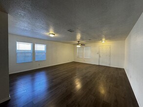10815 Thunder Basin Rd SE in Albuquerque, NM - Building Photo - Building Photo