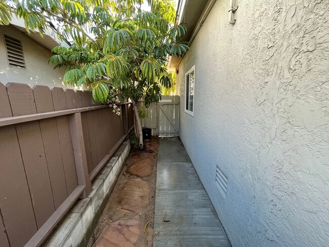 1184 Arcadia Rd in Encinitas, CA - Building Photo - Building Photo
