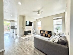 818 Navigator Way in Oxnard, CA - Building Photo - Building Photo