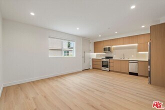 11023 Blix St in Los Angeles, CA - Building Photo - Building Photo