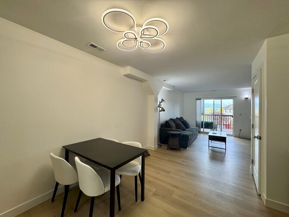 16762 165th Ave SE, Unit Condo in Monroe, WA - Building Photo
