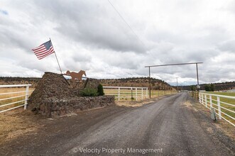 15334 Oneil Hwy in Redmond, OR - Building Photo - Building Photo