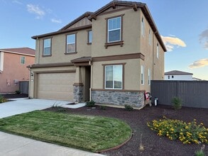 1080 Lost Creek Ranch Dr in Plumas Lake, CA - Building Photo - Building Photo
