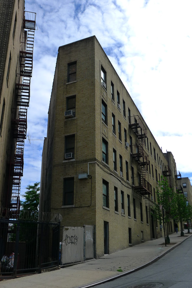 79-85 Fairview Ave in New York, NY - Building Photo - Building Photo