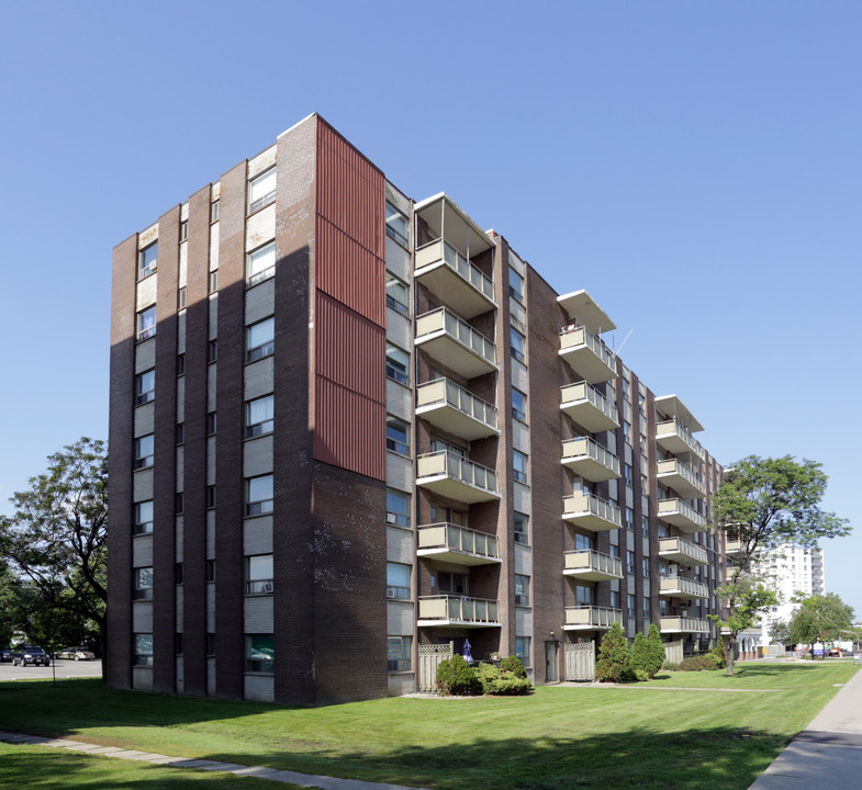 Granada Suites in Hamilton, ON - Building Photo