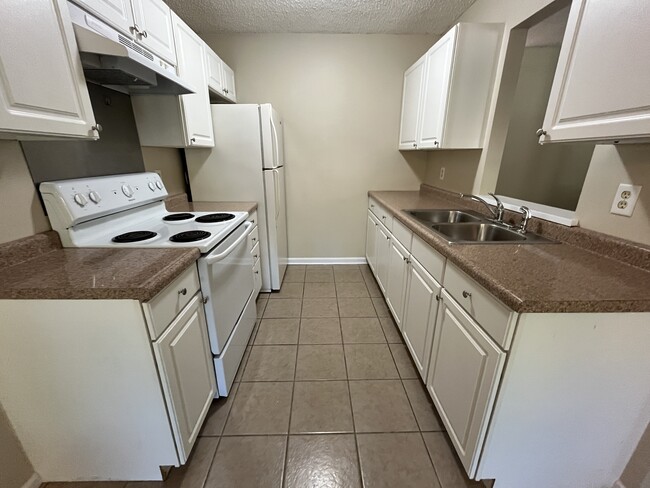 360 Oxford Ct, Unit #4 in Holland, MI - Building Photo - Building Photo