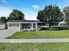 2181 Imperial Point Dr in Fort Lauderdale, FL - Building Photo