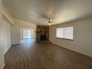 3516 Via Capilla in Bakersfield, CA - Foto de edificio - Building Photo