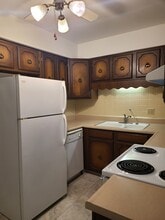 8823 N Picture Ridge Rd, Unit B in Peoria, IL - Building Photo - Building Photo