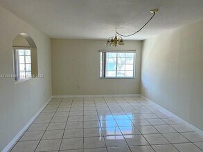 8412 NW 103rd St in Hialeah, FL - Building Photo - Building Photo