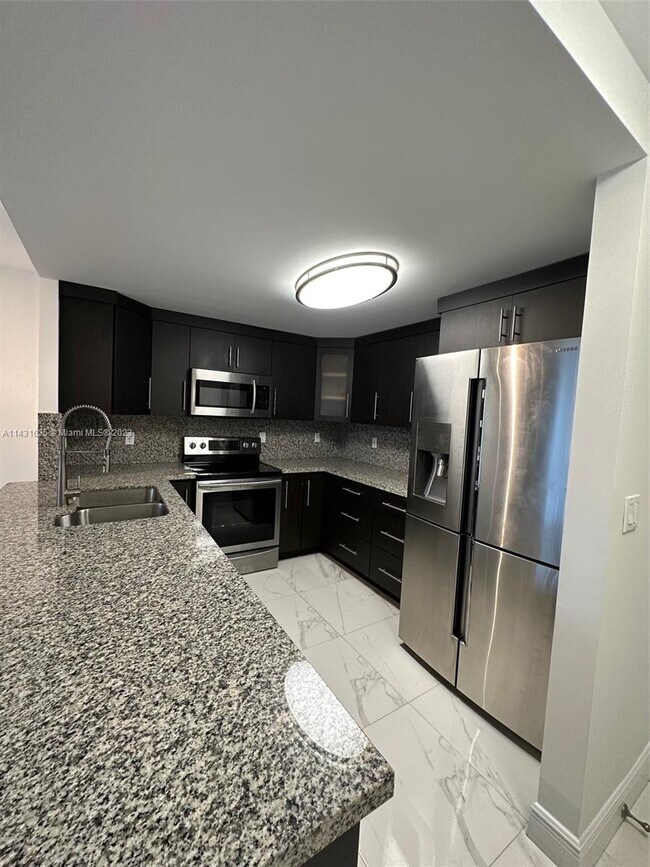 3750 NE 169th St-Unit -308 in Sunny Isles Beach, FL - Building Photo - Building Photo