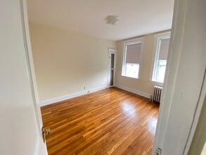 1156 Commonwealth Ave, Unit 34 in Boston, MA - Foto de edificio - Building Photo