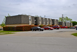 Keller Place Apartments in Keller, TX - Foto de edificio - Building Photo