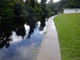35433 Crescent Dr in Fruitland Park, FL - Building Photo
