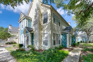 13703 Richmond Park Dr N in Jacksonville, FL - Building Photo
