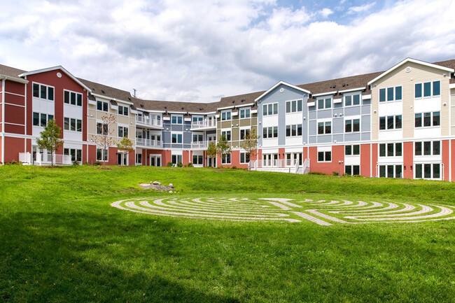 Metro Green Court in Stamford, CT - Foto de edificio - Building Photo