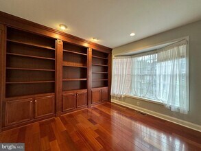 3215 Spring Rain Ct in Herndon, VA - Building Photo - Building Photo